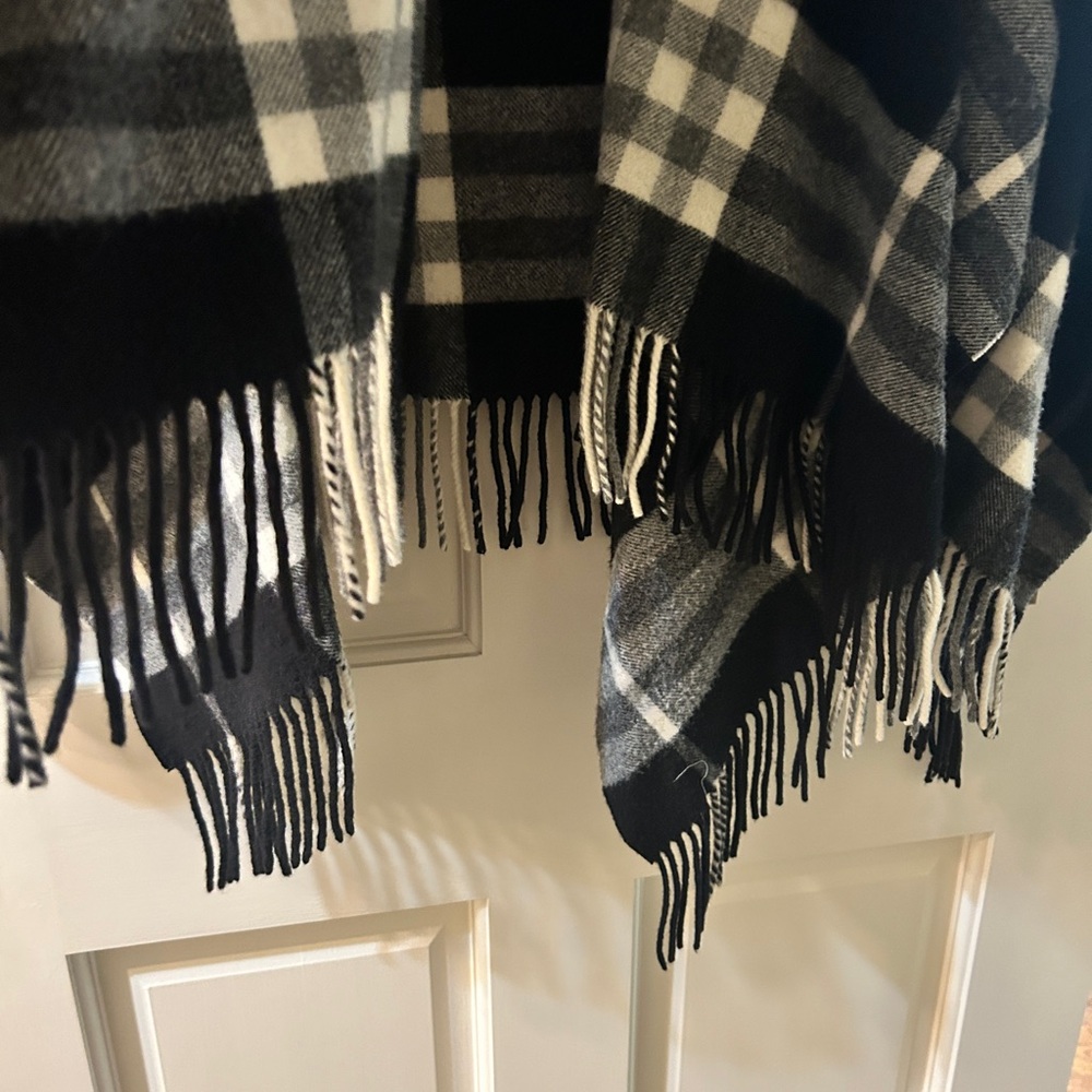 Burberry Plaid Cape with Hood. Bought at London Burberry store - Picture 2 of 12